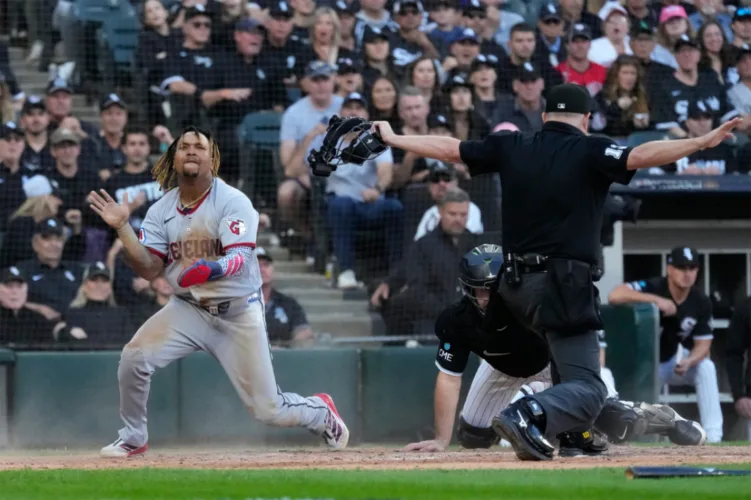 Guardians beat White Sox to avoid elimination